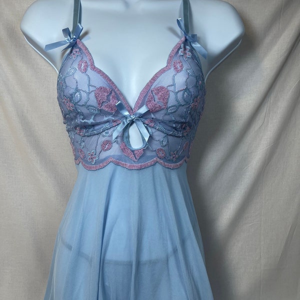 Robe nuisette transparente romantique avec string