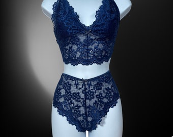 Romantic Lace Bralette And Panty Lingerie Set