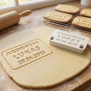 Koekjesvormpje, 100% aanpasbaar, 8 x 5 cm, vaatwasmachinebestendig, GELEGENHEID, NAAM, DATUM, Cadeaus voor jeugdinitiatie, Vormsel, Doop, Snoepreep