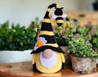 Crochet Summer Gonk | Yellow Gnome with a Bumblebee and Daisy on the Hat | Summer Décor | Table Decoration