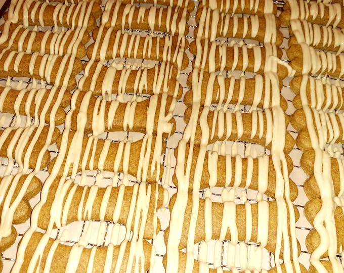 Organic Peanut Butter Honey Glazed Dog Bones Medium Canine Breeds Like Border Collies, Australian Shepherds, Basset Hounds. Bulldogs & More.