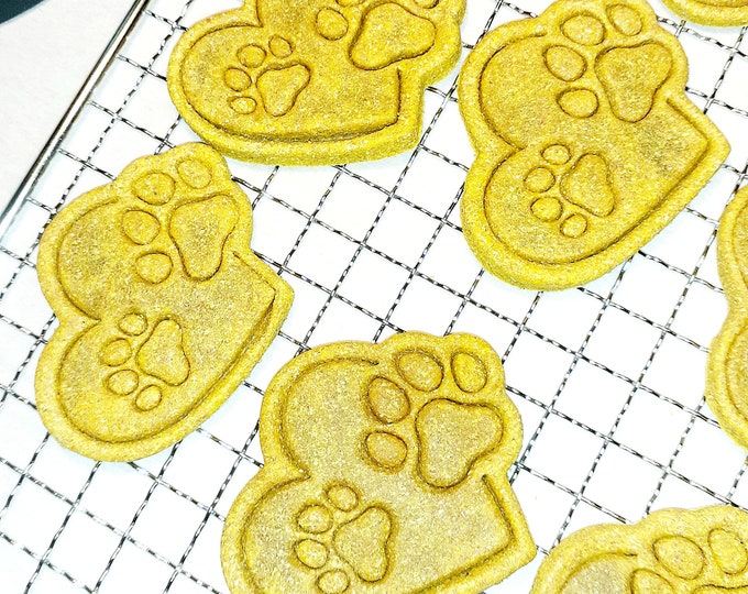 Heart Shaped Dog Treats Paw Stamped Dog Biscuits Dehydrated Puppy Snacks Puppy Cookie's Party Favor For Dog Birthday Good Boy Dog Girl Pup
