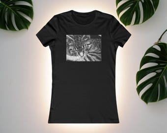 Artistic cat graphic t-shirt: women's 100% cotton tee
