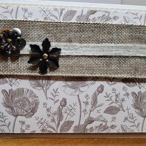 Carte vierge 5x7 avec ruban et fleurs en métal