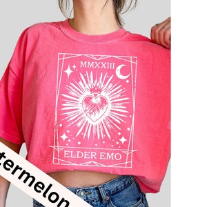Camiseta Elder Emo Tarot, Festival de Verão Triste, Presente Emo, Camisetas Emo, Camiseta Emo, Camiseta Scene, Nunca Foi Uma Fase, Festival Quando Éramos Jovens