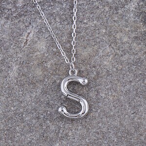 Sterling Silber 'S' Initial Anhänger an Halskette, personalisierter Buchstabe für Frauen, perfekt für Frau Mutter Tochter Freundin, erschwingliches Geschenk