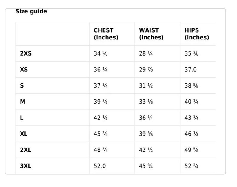 Puede incluir: Tabla de tallas con medidas en pulgadas para el pecho, la cintura y las caderas. Las tallas incluyen 2XS, XS, S, M, L, XL, 2XL y 3XL.