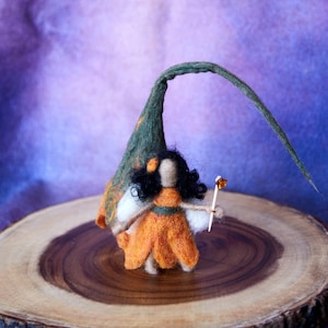 ORANGE ZAHNFEE mit einem Blumentopf, nadelgefilzte Zahnfee, Waldorf inspirierte Zahnfee, Waldorffee