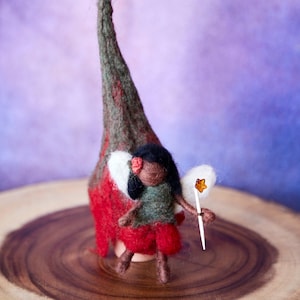 ROTE ZAHNFEE mit Blumentopf, von der Nadel gefilzte Zahnfee, Zahnfee nach Waldorf Art, Waldorf inspirierte Zahnfee