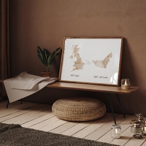 Großbritanien und Vereinigte Arabische Wählerien Karte Beige & Gold Reise-Wand-Kunstdruck | Vereinigtes Königreich | Reisen Umzug Geschenk