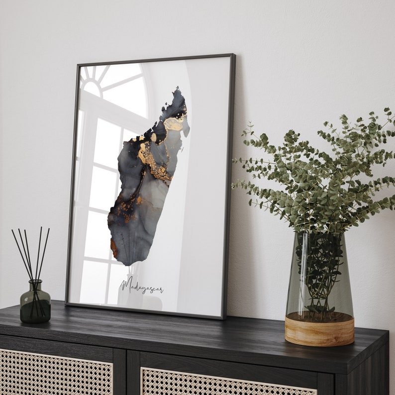 Madagascar Map Black & Gold Wall Art Print [EV] - Etsy