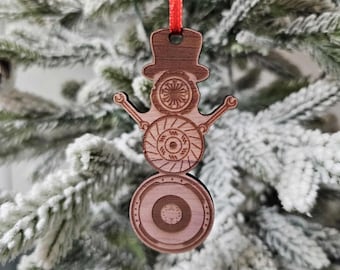 Snowman Ornament Made of Clutch Components – Flywheel, Pressure Plate & Clutch Design in Cedar