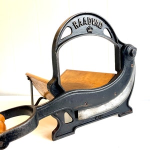 Danish Raadvad Bread Slicer 295, 1950s in lovely condition, black and a rare find! MCM