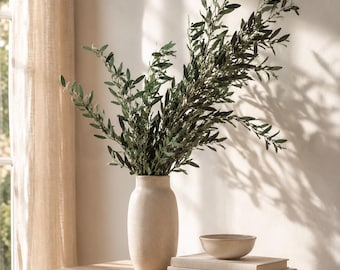 Geconserveerde olijftakken als decoratie, landelijke, neutrale, mediterrane stijl, perfect als housewarmingcadeau. Geconserveerde, botanische, gedroogde olijftakken, echt groen.