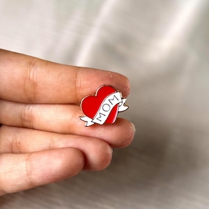 Épingle en émail coeur pour maman mignonne épinglette rouge breloque pour sac veste broche cadeau fantaisie pour maman de moins de 10 ans Badge en émail pour elle