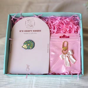 Girly Geschenkbox für Sie – Rosa Ästhetik Accessoire-Set Unter 20 | Niedliches Geschenk, Cottagecore Letterbox Geschenk für Frauen & Mädchen