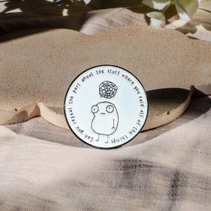Lustiger ADHD Meme Emaille Pin Sarkastischer Revers Abzeichen Einfache Striche Humor Pin Geschenk für Erwachsene & Freunde schrulligen Mental Gesundheit Pin