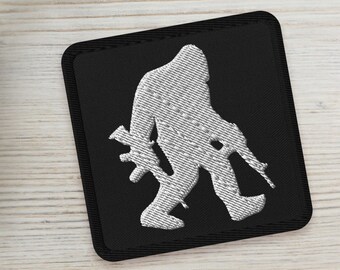 Gestickte Aufnäher, Bewaffneter Bigfoot Gestickter Aufnäher