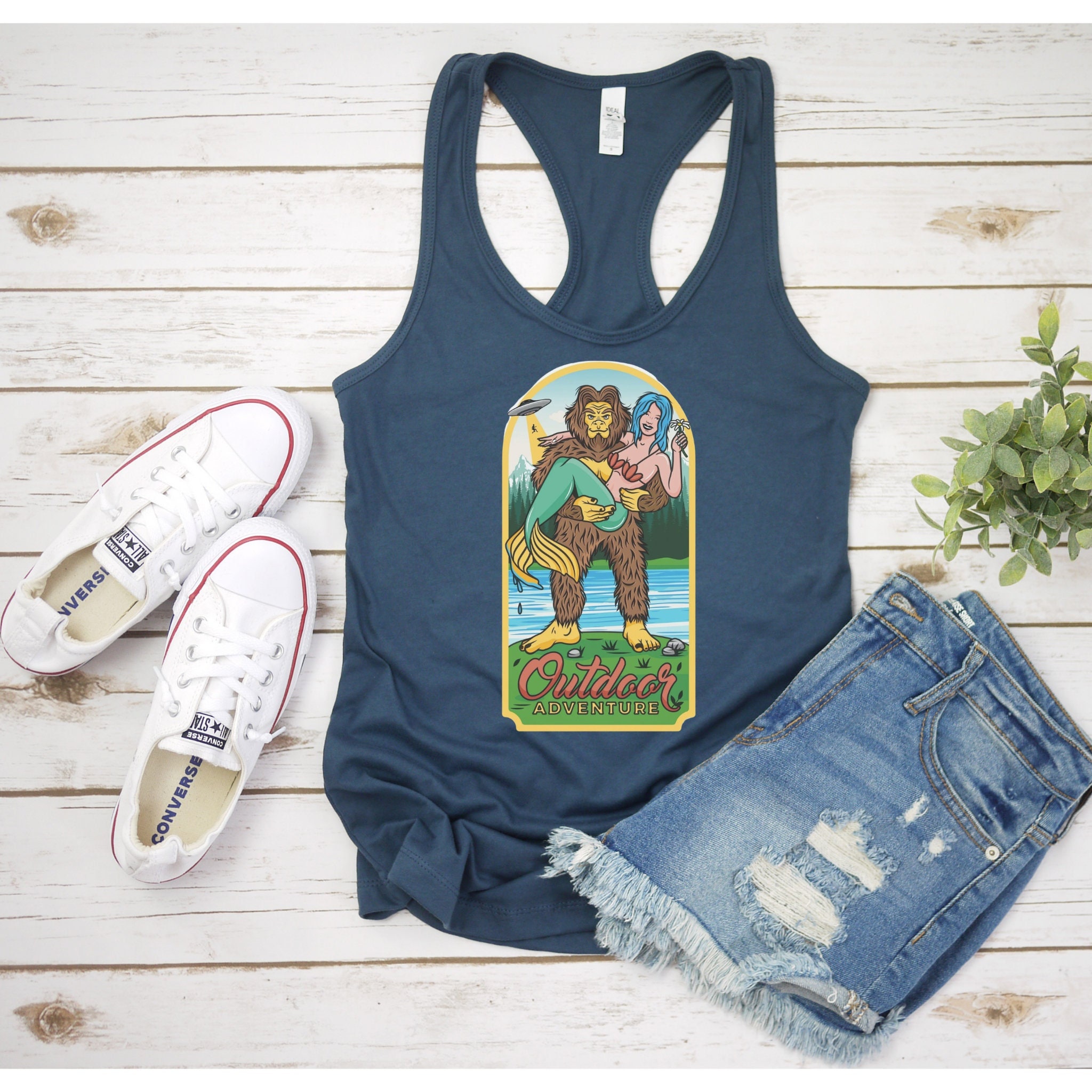 Réservoir Racerback Bigfoot et Mermaid pour femmes, réservoir d'entraînement, cadeau pour elle, réservoir Sasquatch, réservoirs amusants, réservoirs t