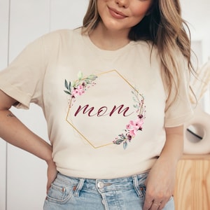 Mom in Fram T-Shirt, Mother&#39;s Day Gift, Mom, Gift for Her, Sister Gift, Friend Gift, Floral Frame, Birthday Gift for Her