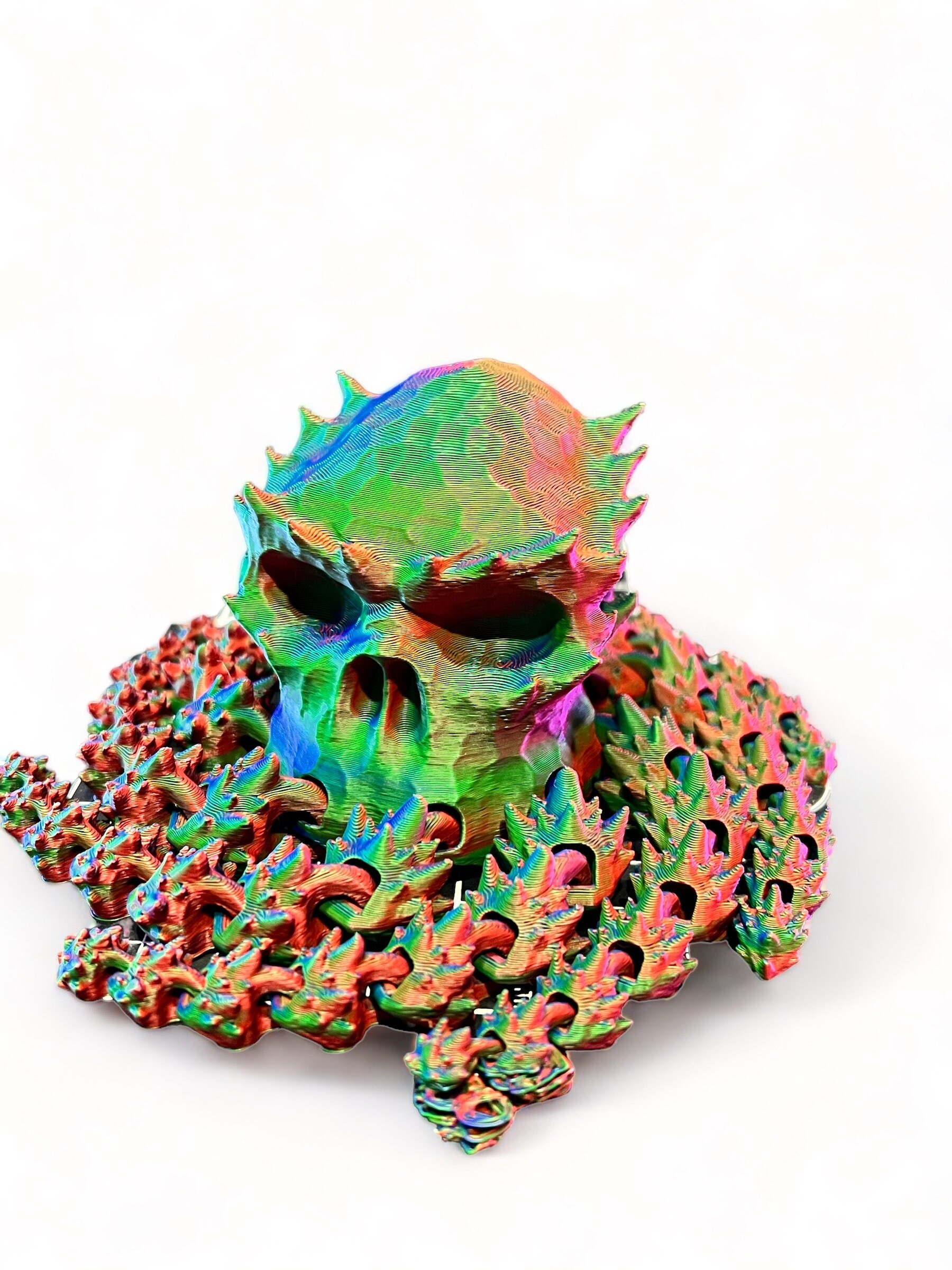Crâne de Cthulhu imprimé en 3D tricolore Rouge, bleu, vert, effet de marée  noire Articulations Sculpture à la taille de la main Matériau PLA -   France