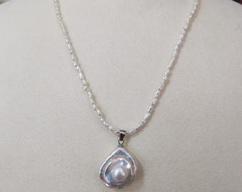 Collar de perlas Keshi de los Mares del Sur con cierre de plata, versátil y versátil, con una cadena básica de perlas de agua salada auténticas.