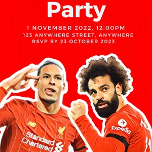 Puede incluir: Una invitación roja con texto blanco para la fiesta de Nathan. La invitación incluye la fecha y la hora de la fiesta, la dirección y la fecha límite de respuesta. La invitación también presenta dos fotos de jugadores de fútbol con camisetas rojas.