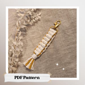 Macrame Keychain PDF Pattern - Minimalist Keycharm Tutorial - Boho gift - Teacher&#39;s gift - Instant Download - Boho Craft Gift Idea