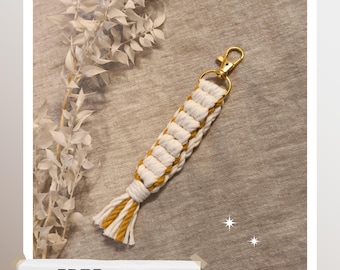 Macrame Keychain PDF Pattern - Minimalist Keycharm Tutorial - Boho gift - Teacher's gift - Instant Download - Boho Craft Gift Idea