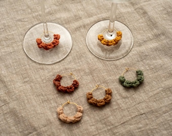 Dijes para vino - Juego de 6 - Recuerdos para despedida de soltera - Delicados marcadores para copas de vino - Accesorio de macramé sin flecos