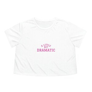 A little bit dramatic Women&#39;s Flowy Cropped Tee