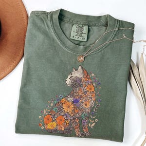 Cat Mom Comfort Colors® Shirt, Floral Cat Shirt, Purr Shirt Cat Mom, Floral Cat Tee, Cat Lover Shirt, Cat Shirt, Oversized Cat Shirt