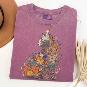 Camisa Comfort Colors® para mamá gata, camisa floral para gato, camisa Purr para mamá gata, camiseta floral para gato, camisa para amantes de los gatos, camisa para gato, camisa extragrande para gato imagen 7