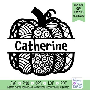 Op de afbeelding: Zwart-witte digitale download van een pompoen met ingewikkelde mandala-ontwerpen. De pompoen heeft een banner in het midden met de tekst "Catherine".