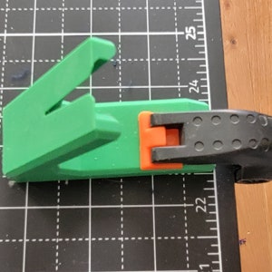 Zipper Holding Fixture