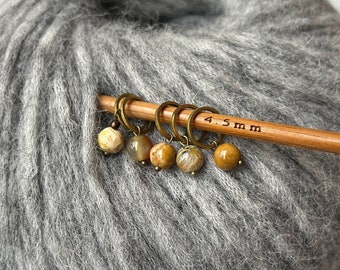 5er Set Maschenmarkierer aus natürlichen fossilen Korallen Perlen in warmen Naturtönen Geschenk für Stricker Strickzubehör