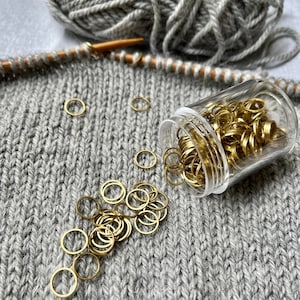 Set of 10 or 20 stitch marker rings made of raw, uncoated brass for all knitting needles, gift for knitters