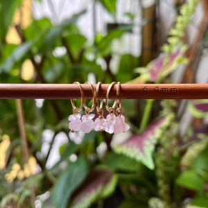 5er Set Maschenmarkierer aus natürlichem Rosenquarz Edelstein in unregelmäßiger Form aus Indien Geschenk für Stricker Strickzubehör Bild 5