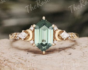 Pierścionek zaręczynowy z zielonym szafirem: Gromada moissanitu ze złota litego, wzór księżyca