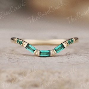 Unique Baguette Emerald Wedding Band, Solid Gold Curved Matching Rings, Art Deco Custom Stacking Ring, Vintage Personalized Gift for Her