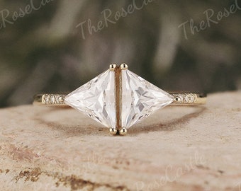 Vintage Moissanite Engagement Ring Rose Gold Triangle Moissanite Wedding Ring Toi et Moi Trillion Ring Baguette Unique Anniversary Gift