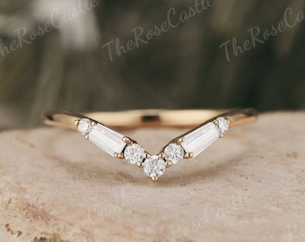 Einzigartige Moissanite Ehering Solid Gold Baguette Cut Moissanite gebogene Ehering Moissanite Stacking Ring Versprechen Geschenk für Frauen