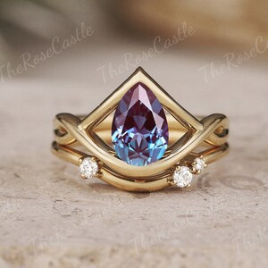 Vintage Alexandrite Engagement Ring Set Solid Gold Ring Unique Alexandrite Bridal Set Art Deco Curved Moissanite Matching Rings Promise Ring