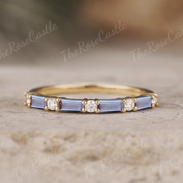 Rosegold Ehering mit Baguette Alexandrit Akzenten und Moissanit Akzenten