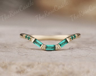 Unique Baguette Emerald Wedding Band Gold Rings Curved Matching Rings Art Deco Custom Ring Vintage Stacking Ring Personalized Gift For Her