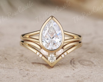 Unique Pear Cut Bezel Set Moissanite Engagement Ring Set Solid Gold Moissanite Cured Wedding Band Antique Promise Bridal Ring Gift For Her