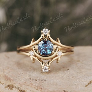 Art Deco Alexandrite Engagement Ring Set Solid Gold Sun and Moon Alexandrite Ring Set Crescent Moon Moissanite Wedding Band Promise Ring Set