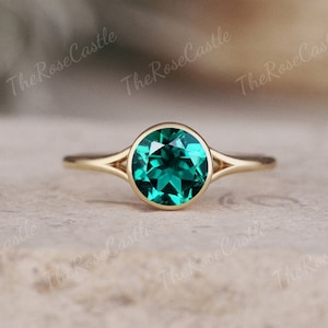 Unique Emerald Engagement Ring Vintage Gold Rings Art Deco Round Bezel Ring Round Emerald Ring Minimalist Rings Personalized Gift For Her