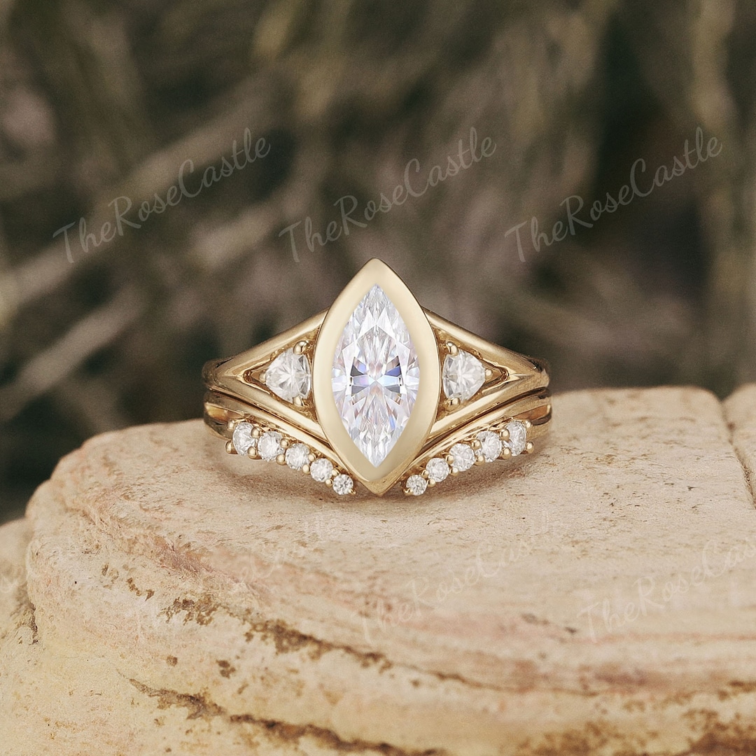 Anello di fidanzamento con moissanite Marquise: fede nuziale curva
