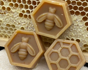 Cinnamon vanilla honey soap from our own apiary - mild and pure - with olive oil